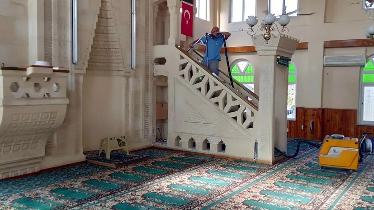 Akdenizde ibadethaneler temizleniyor