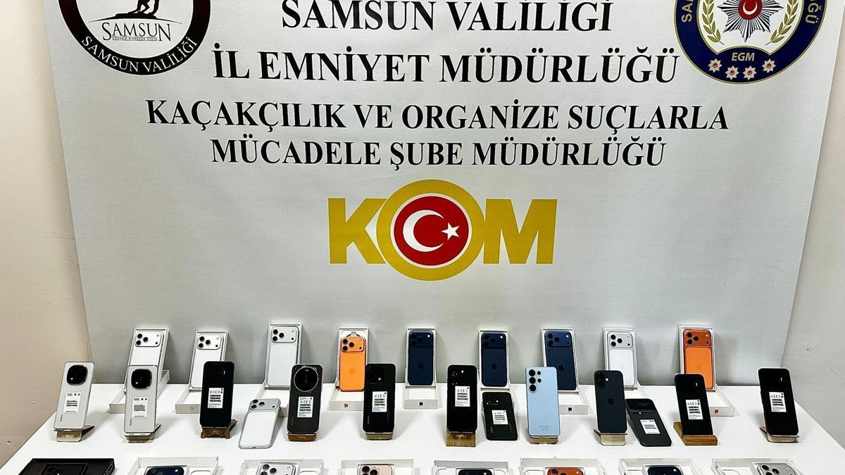 Samsun'da 30 gümrük kaçağı cep telefonu ele geçirildi