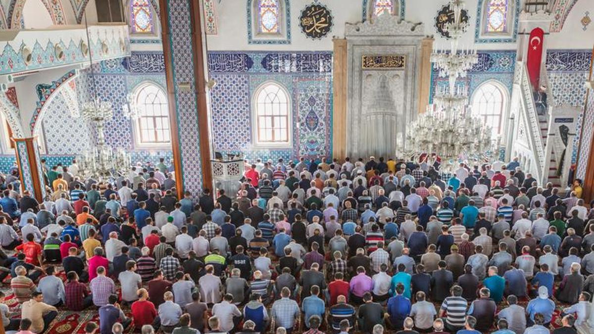 4 EYLÜL 2026 CUMA NAMAZI SAATLERİ: Cuma Namazı Saat Kaçta? Cuma Selası Ne Zaman Okunur? Cuma Namazı Nasıl Kılınır, Kaç Rekat? İşte Diyanet'e Göre İstanbul, Ankara, İzmir İl İl Cuma Saatleri...