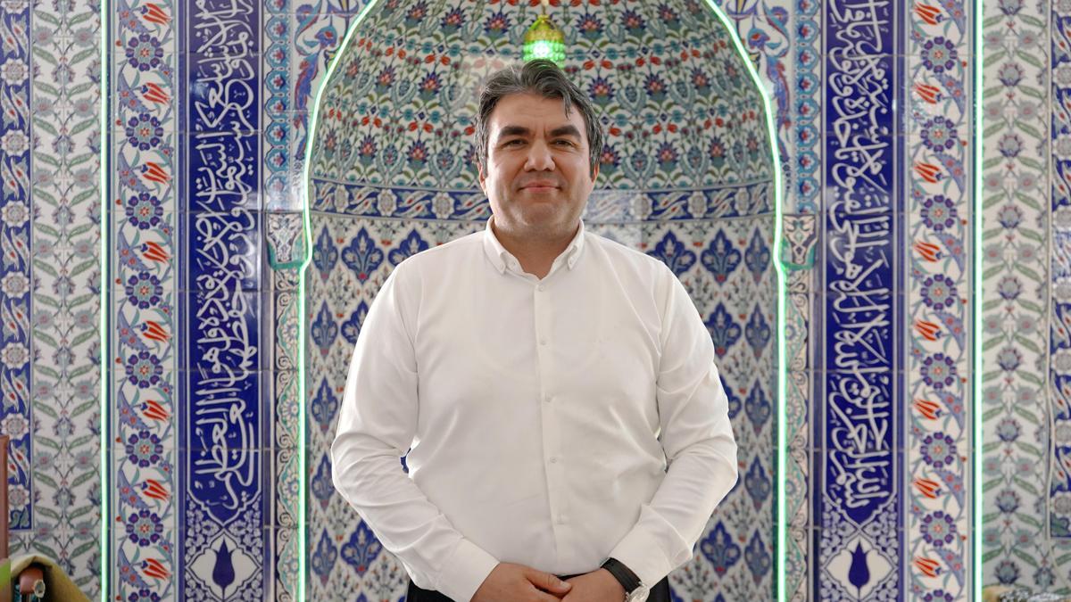 Yazdığı kitapla gençleri camide buluşturdu