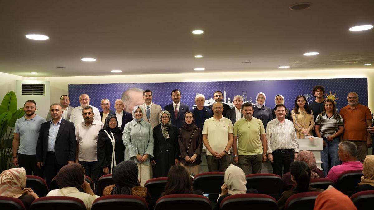 Üsküdar’da 4 CHP’li meclis üyesi AK Parti’ye katıldı haber görseli