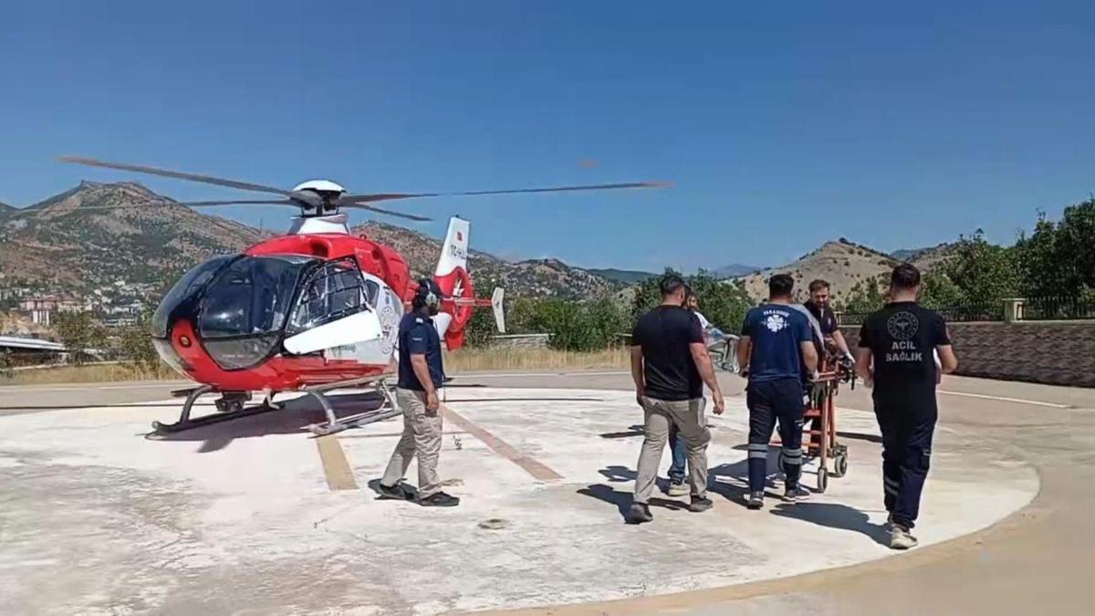 Tuncelide parmaklarından yaralanan kadın, ambulans helikopterle sevk edildi