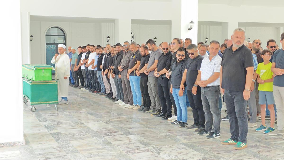 Kazada ölen 3 yaşındaki Elif, toprağa verildi