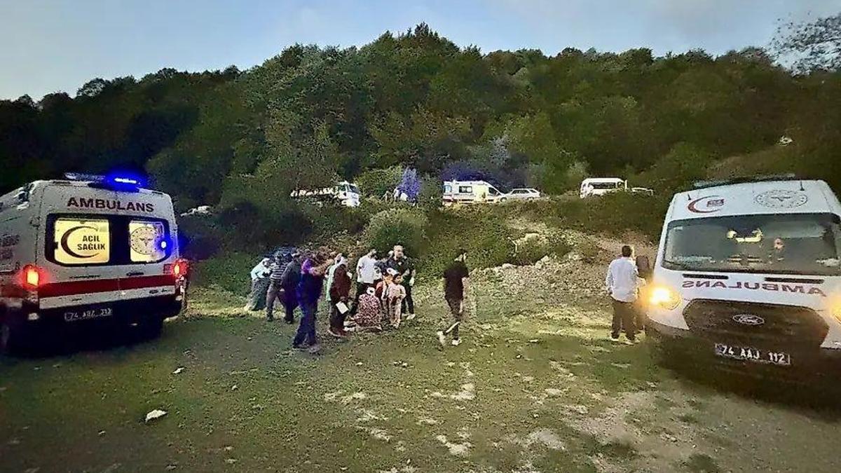 Bartın'da patpat devrildi: 1'i ağır 8 yaralı