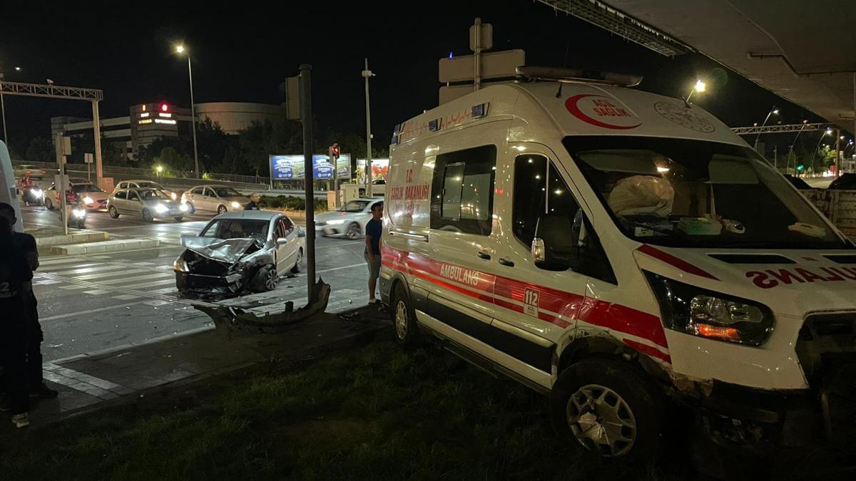 Kayseri'de ambulans ile otomobil çarpıştı; 6 yaralı