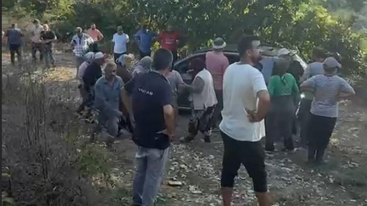 Devrilen traktörün altında kalarak yaşamını yitirdi haber görseli