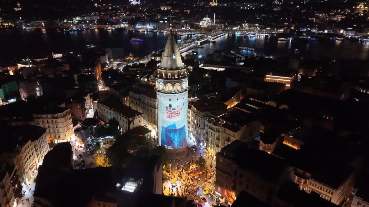 Dezenformasyonla mücadele mesajları Galata Kulesi’ne yansıtıldı haber görseli