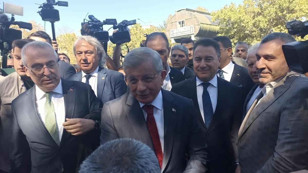 Ahmet Davutoğlu ifade verme için adliyede