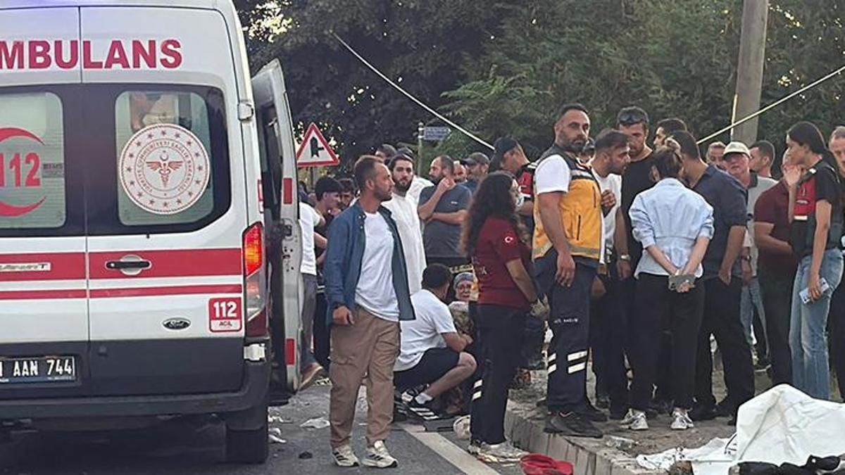 Düzce'de fındık işçilerini taşıyan araç tırla çarpıştı; 4 ölü, 8 yaralı