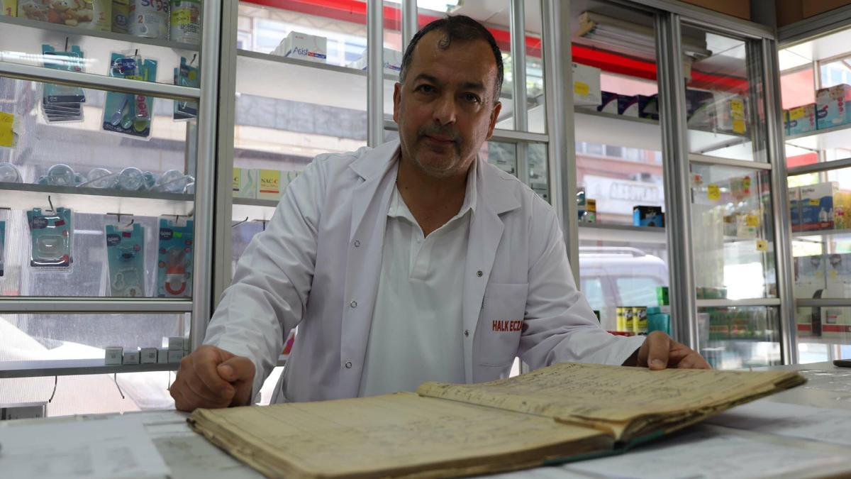 Rum eczacıdan kalan reçete defteri, İzmir'in kurtuluşunu belgeliyor haber görseli