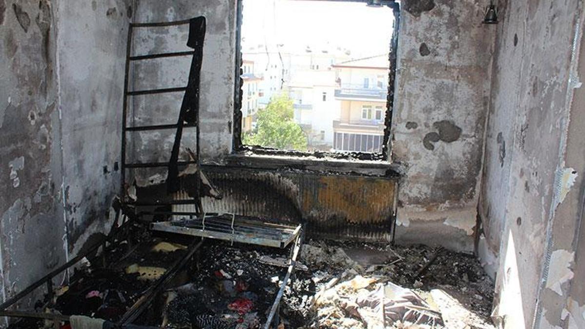 2 yaşındaki çocuk çakmakla oynarken evi yaktı