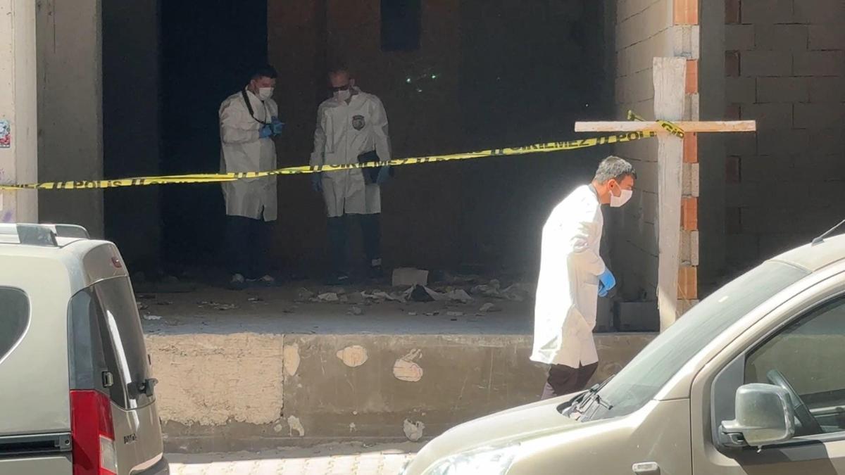 Avcılar’da inşaat halindeki 7 katlı binada erkek cesedi bulundu haber görseli