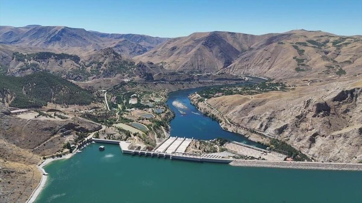 Keban HES 52 yılda 294 milyar kilovatsaat elektrik üretti