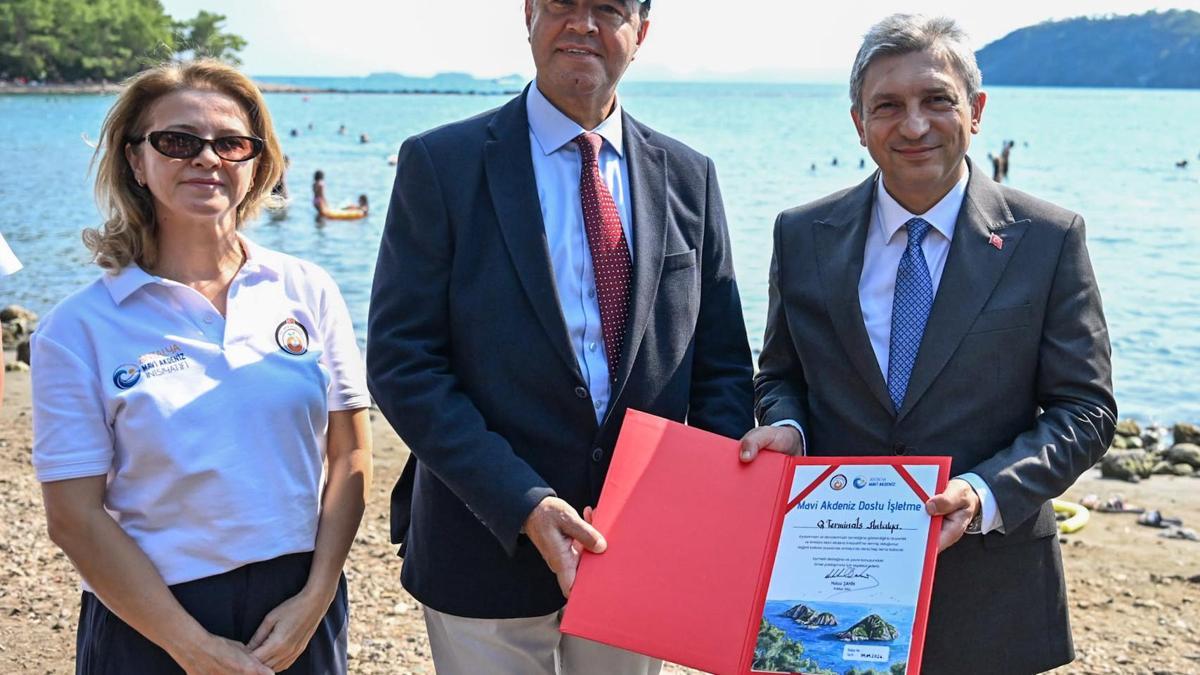 Phaselis'te deniz bariyeri ve çöp kapar uygulaması haber görseli