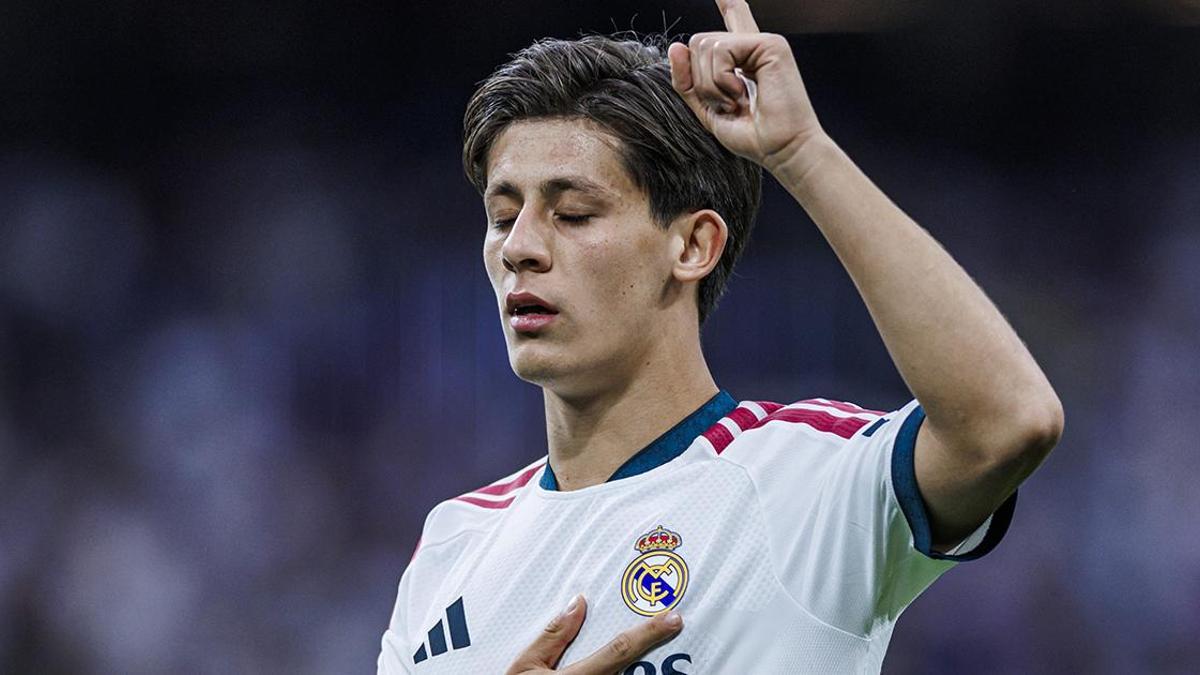 Real Madrid’de Arda Güler, imzayı atıyor haber görseli