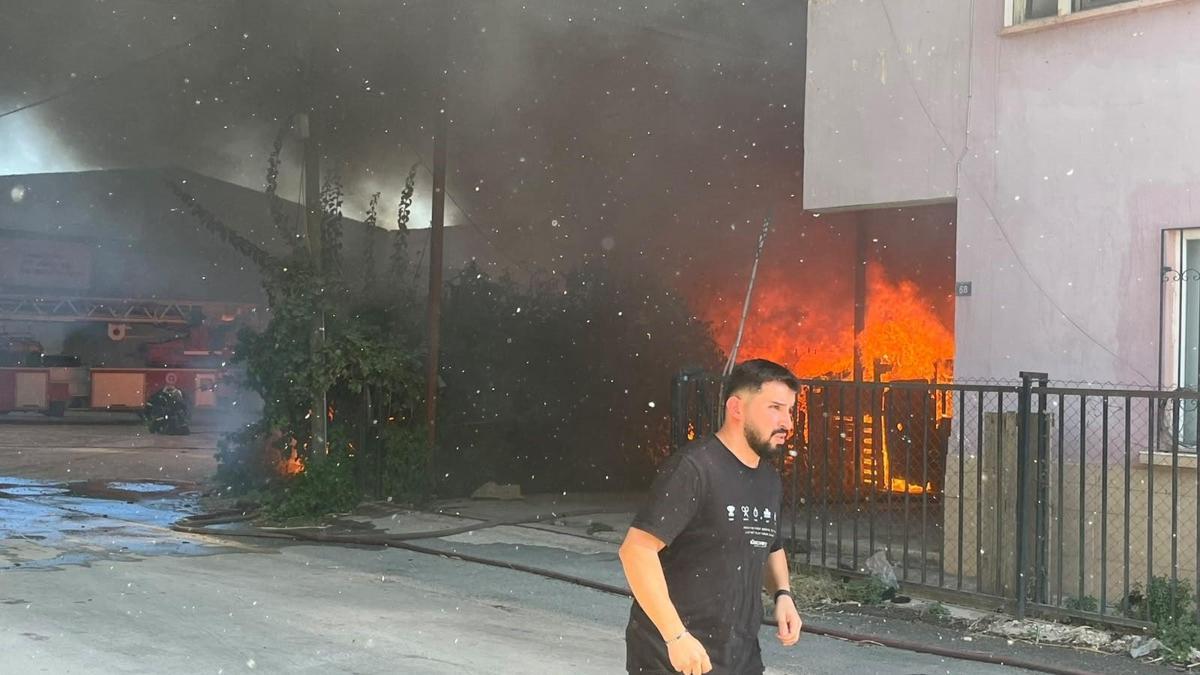 Antalya’da ev ve depo yangını