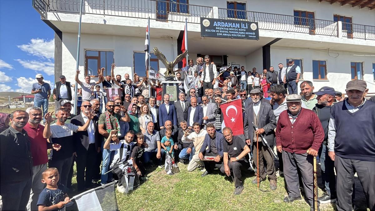 Serdal Adalı, Ardahan’ın Beşiktaş Köyü'nde kartal heykeli açılışına gitti haber görseli