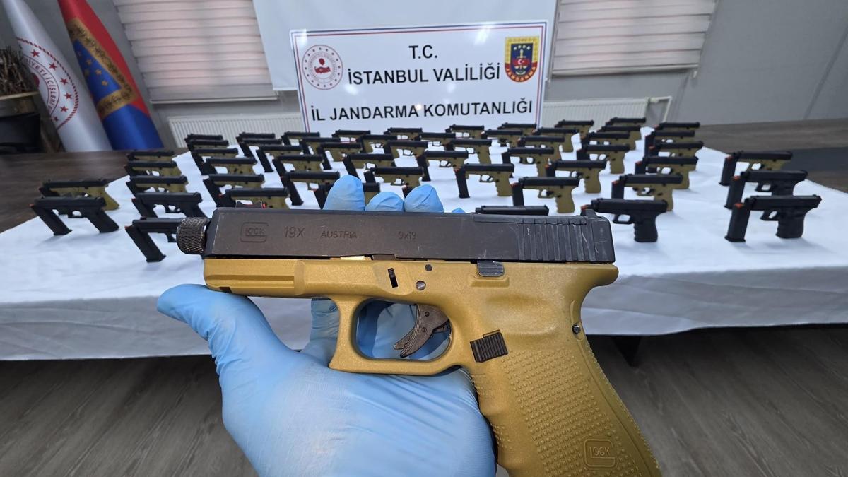 Eyüpsultan’da taksinin bagajından 108 tabanca çıktı; 2 şüpheli tutuklandı haber görseli