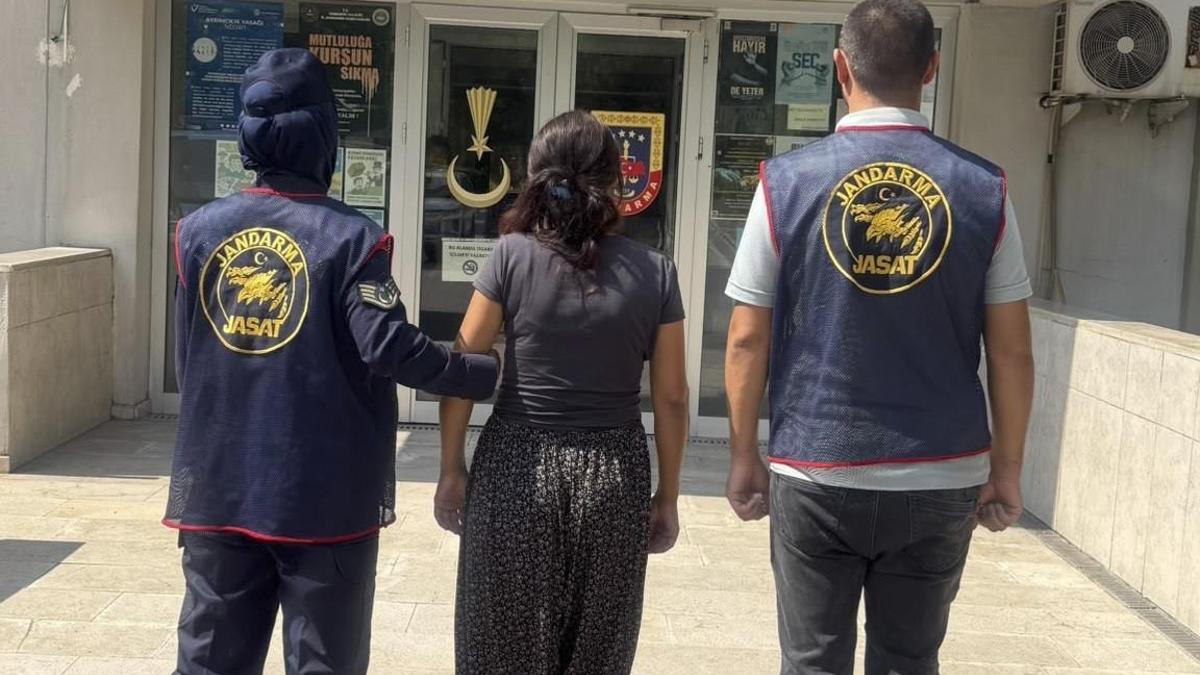 Osmaniye’de 52 yıl 8 ay hapis cezasıyla aranan hükümlü yakalandı haber görseli