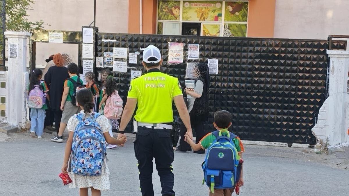 Mardin’de okul çevreleri ve servis araçları denetlendi haber görseli