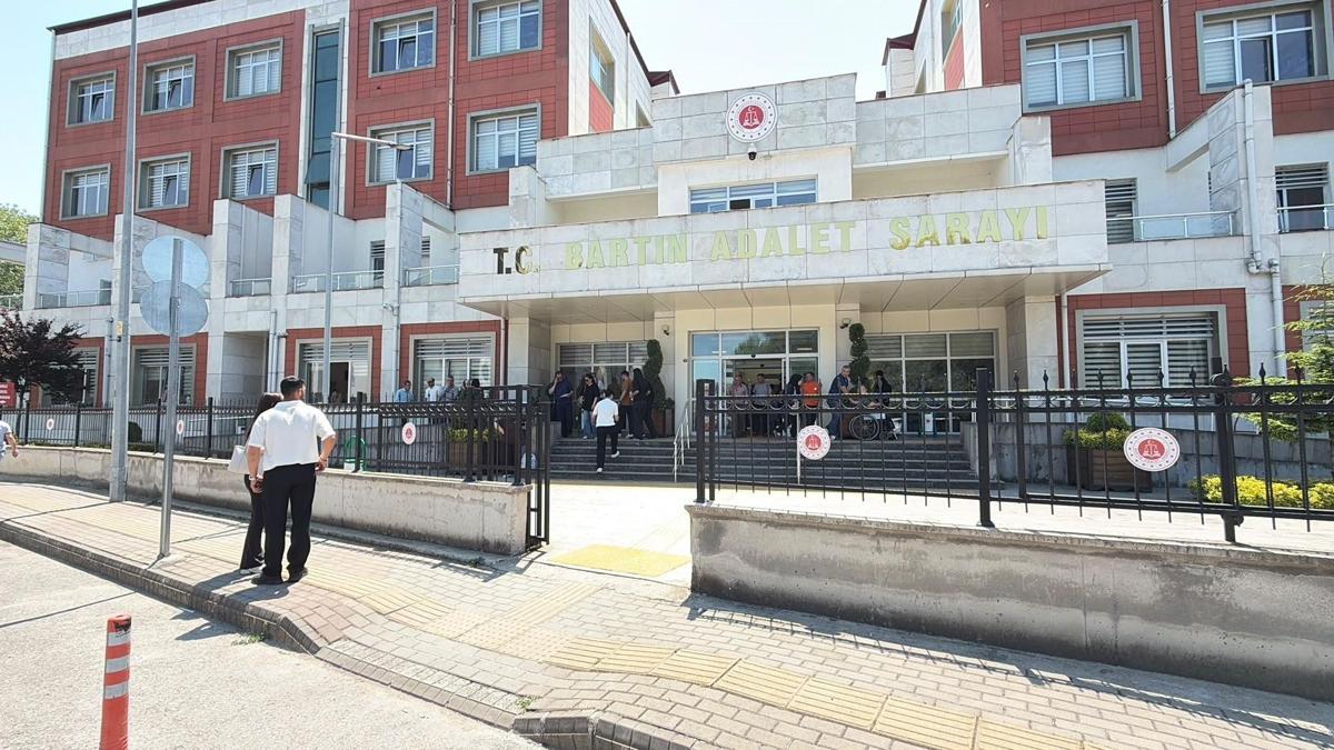 Sanal medyada müstehcen paylaşımlar yapan 2 şüpheli tutuklandı haber görseli