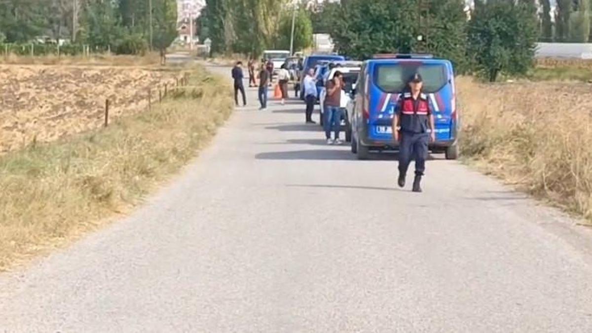 Kavgayı ayırmak isteyen genç, av tüfeğiyle vurularak öldürüldü haber görseli