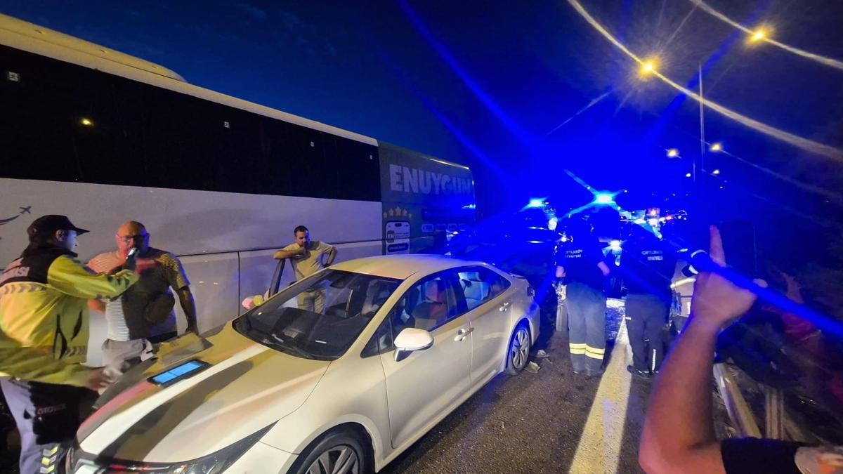 İstanbul-İzmir Otoyolu'nda zincirleme kaza: 11 yaralı haber görseli