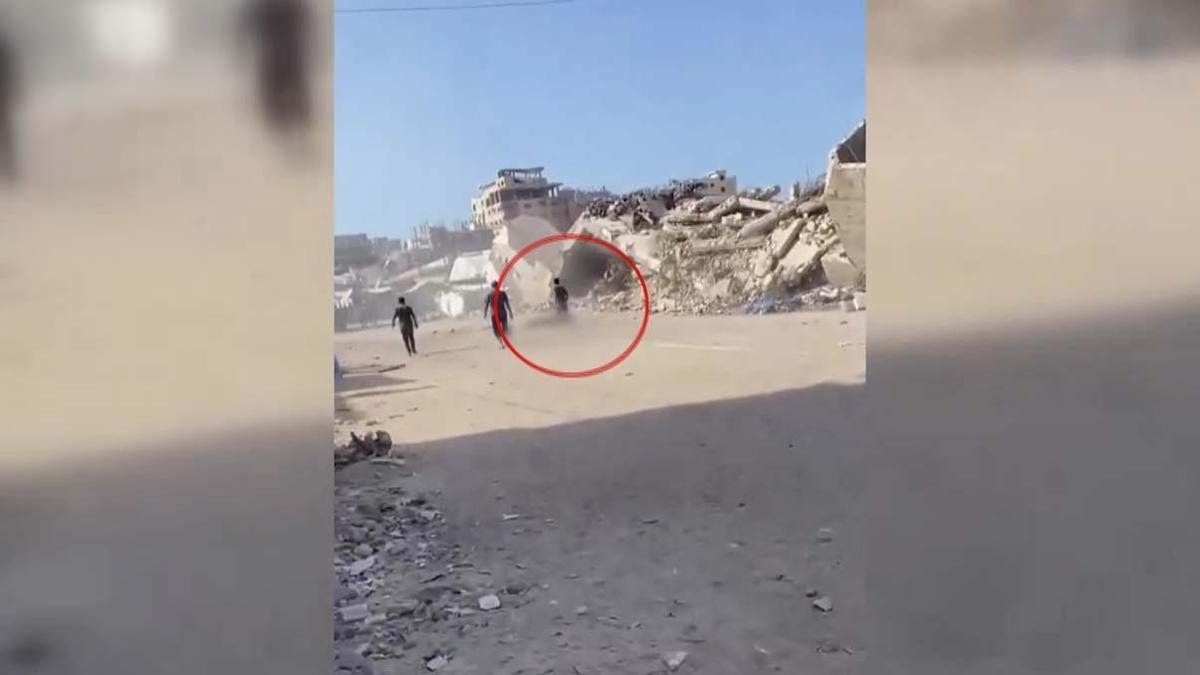 İsrail 12 yaşındaki Filistinli Muhammed'i bombaladı: Yaralıya yardım ederken öldürüldü! haber görseli