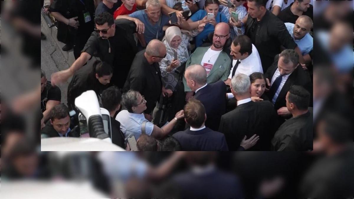Cumhurbaşkanı Erdoğan, engelli gençle sohbet etti