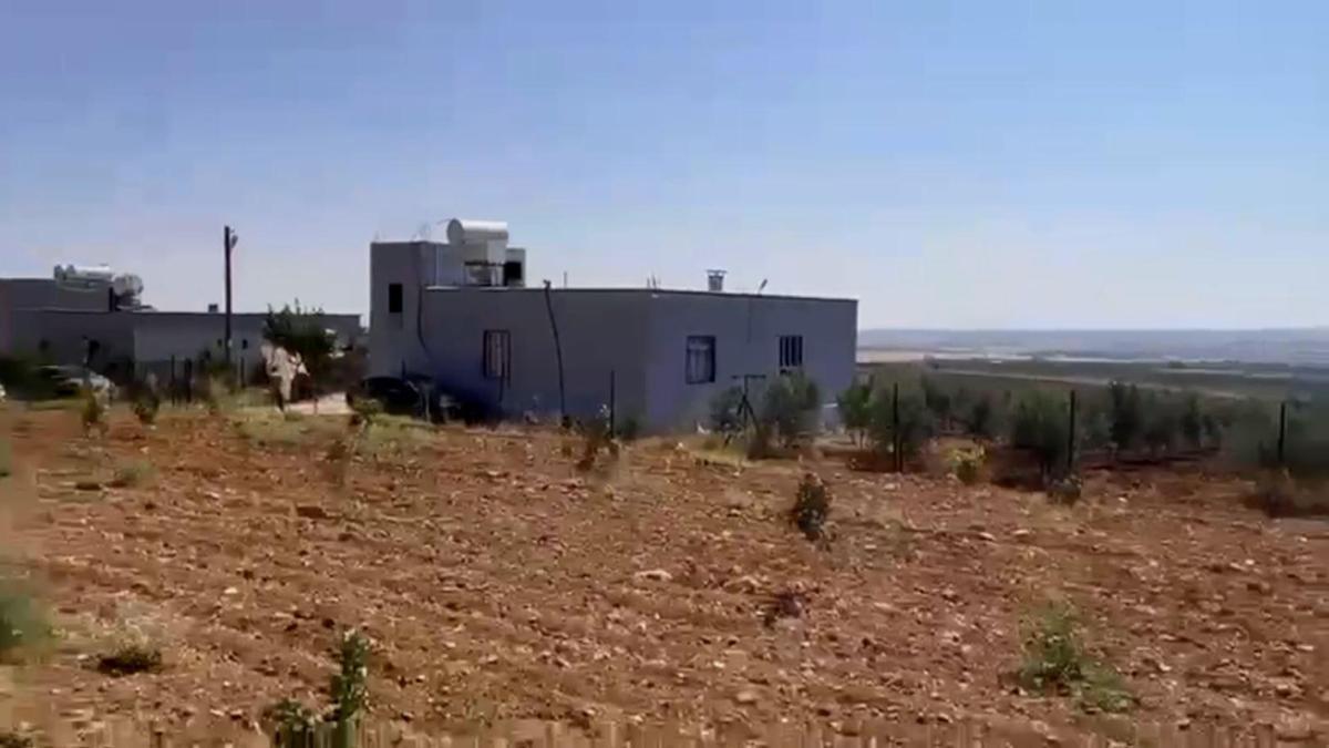 Kadını ağlarken görüp dolandırıldığını öğrenen polis, şüphelileri başka birini dolandırırken yakaladı haber görseli