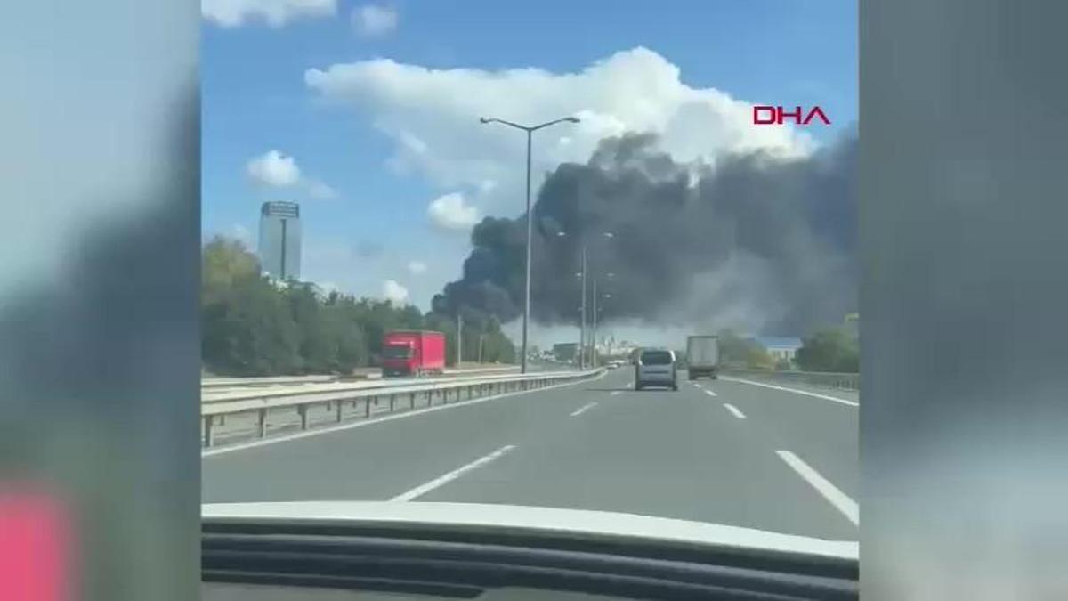 SON DAKİKA I İstanbul'da TEM Otoyolu'nda TIR yangını! Edirne istikameti trafiğe kapatıldı...