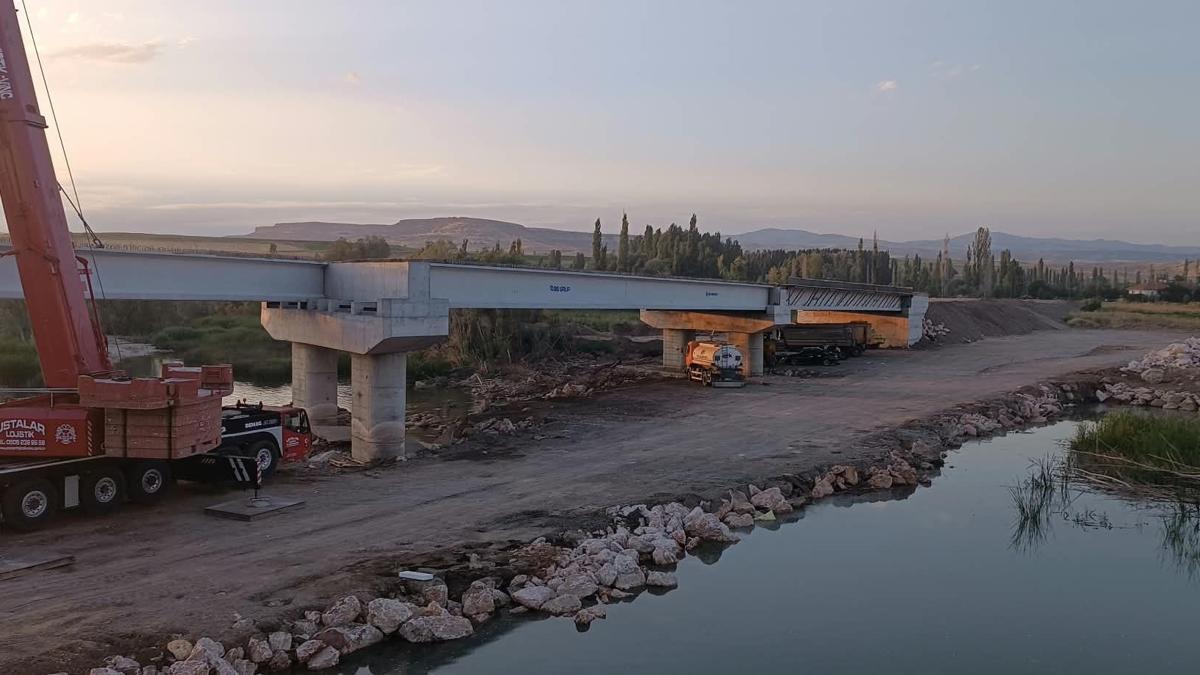 Gemerek'te Çepni Köprüsü yenileniyor