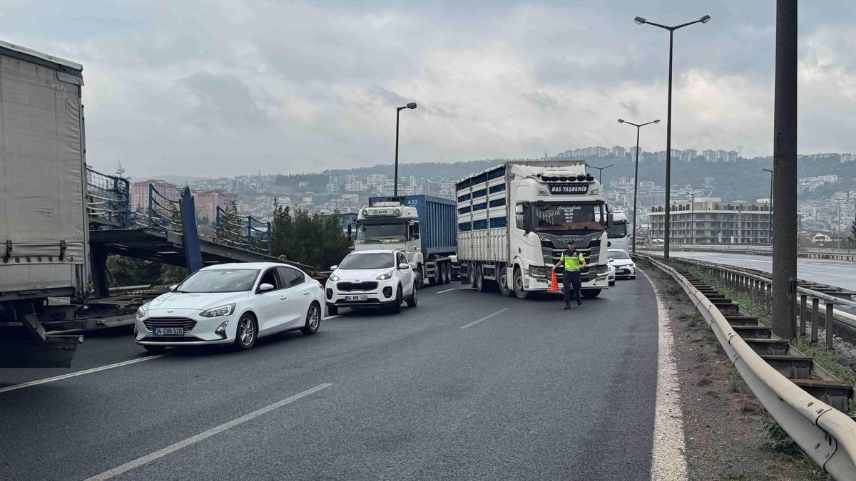 Anadolu Otoyolu Kocaeli geçişinde tır kazası: Ankara istikameti ulaşıma kapandı