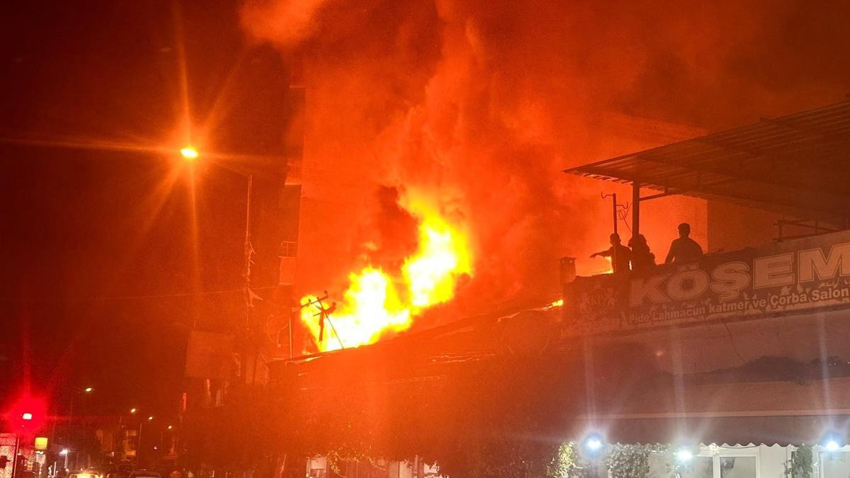 İzmir’de ekmek fırınında yangın haber görseli