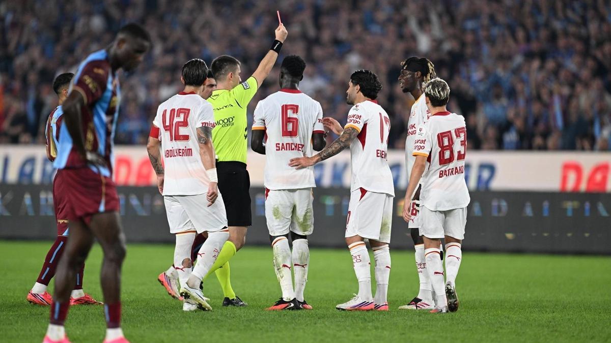 Galatasaray'da savunma alarm verdi! Son 60 yılın en kötüsü...