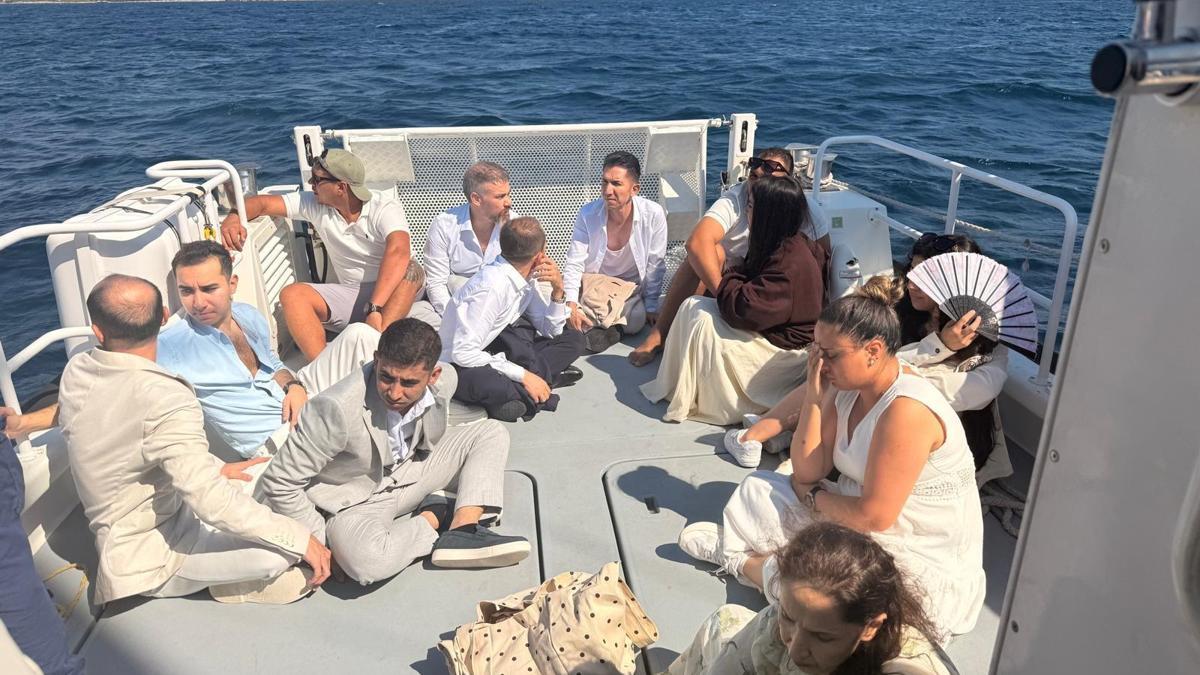 Haber Muğla'dan! Yelkenlide yakalandılar: Şık giyinip gelmişler