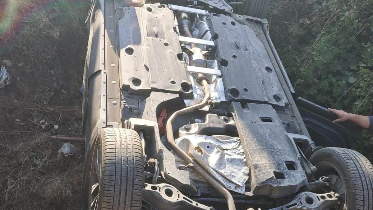Bursa'da kontrolden çıkan otomobil dere yatağına düştü: 5 yaralı haber görseli