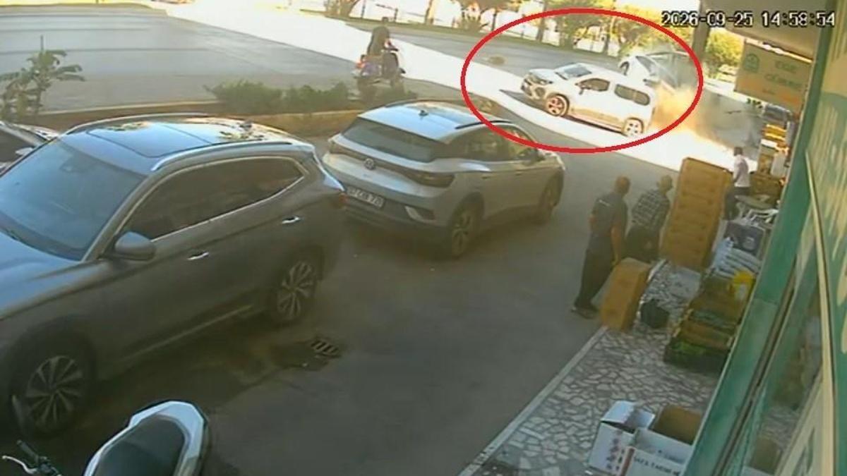 Alanya’da otomobil yayaya ve otobüs durağına çarptı: 3 yaralı