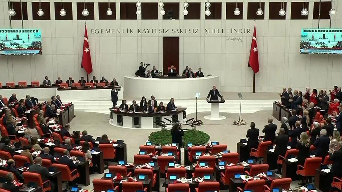 Yeni yasama yılı perşembe günü başlıyor