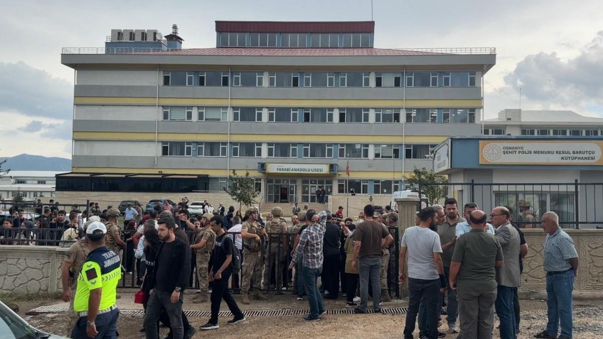 Tartıştığı öğretmen amcasını okul bahçesinde öldürdü
