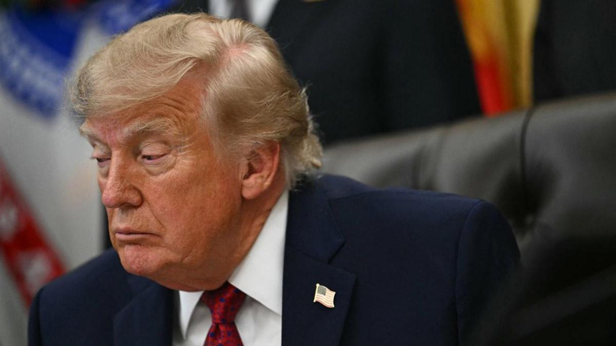 Trump’tan dizel ihracatına yasak sinyali: Benzin fiyatları artabilir haber görseli