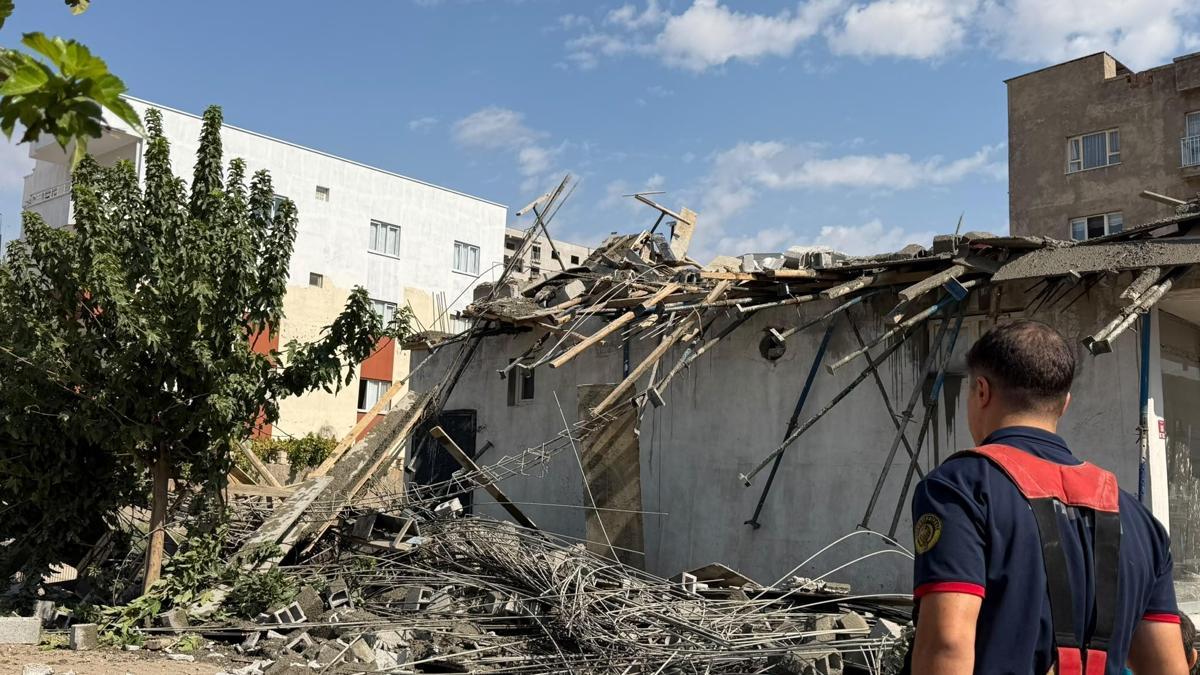 Ev inşaatında beton dökümü sırasında çökme: 5 yaralı