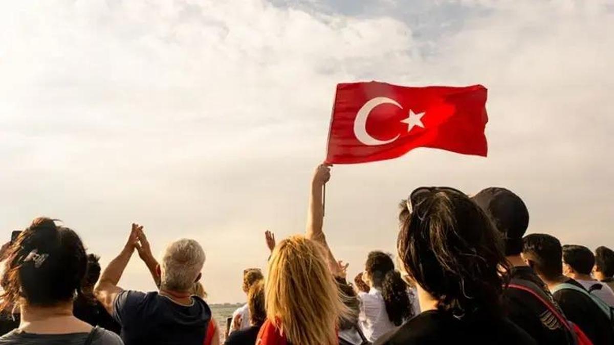 CUMHURİYET BAYRAMI RESMİ TATİL Mİ? 28 - 29 Ekim okullar tatil mi, hangi güne denk geliyor?
