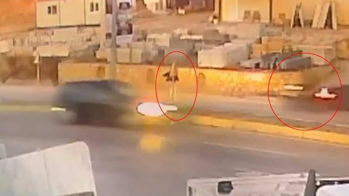 Motosikletin çarptığı yaya öldü; kaza kamerada haber görseli
