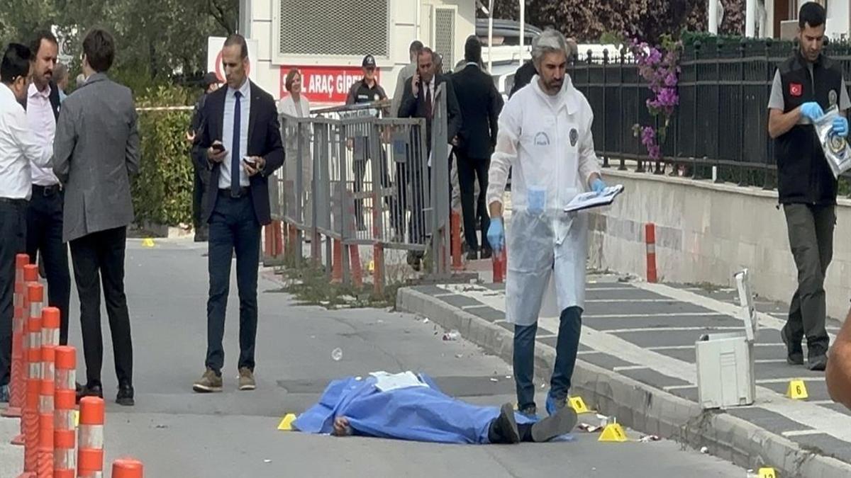 Adliye önündeki cinayete ilişkin tutuklu 4 sanık ilk kez hakim karşısına çıktı haber görseli