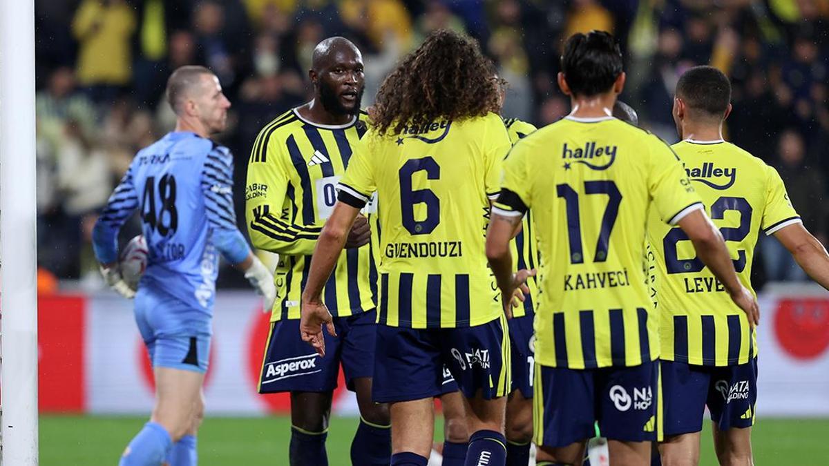 Fenerbahçe 3-0 Alanyaspor Maç Özeti | Kanarya, rahat kazandı haber görseli