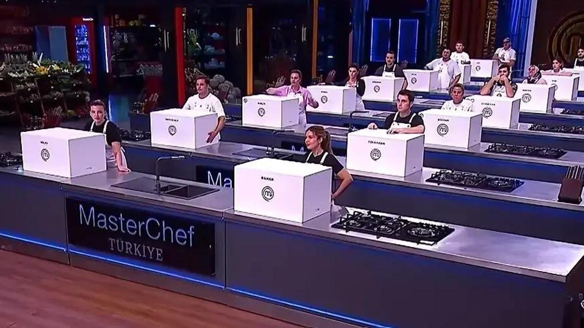 MASTERCHEF MAVİ TAKIM KAPTANI KİM OLDU? 19 Ekim MasterChef'te mavi ve kırmızı takım kaptanları kimler? Takımlar nasıl şekillendi?