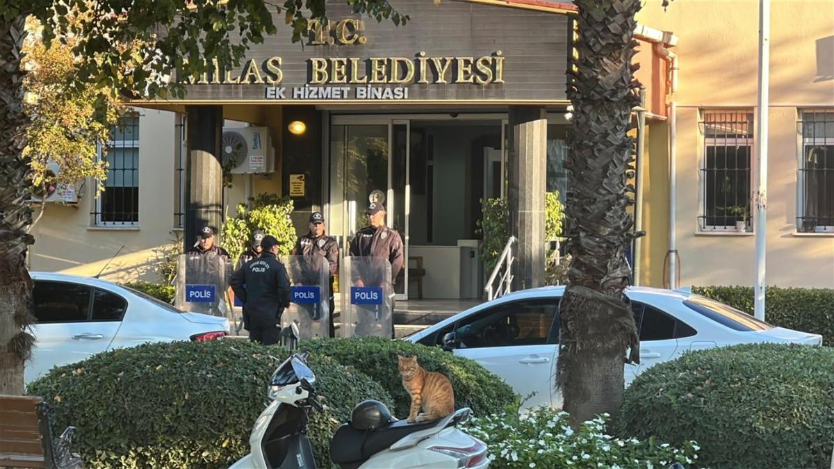 Milas Belediyesi'ne operasyon: 29 şüpheli gözaltında