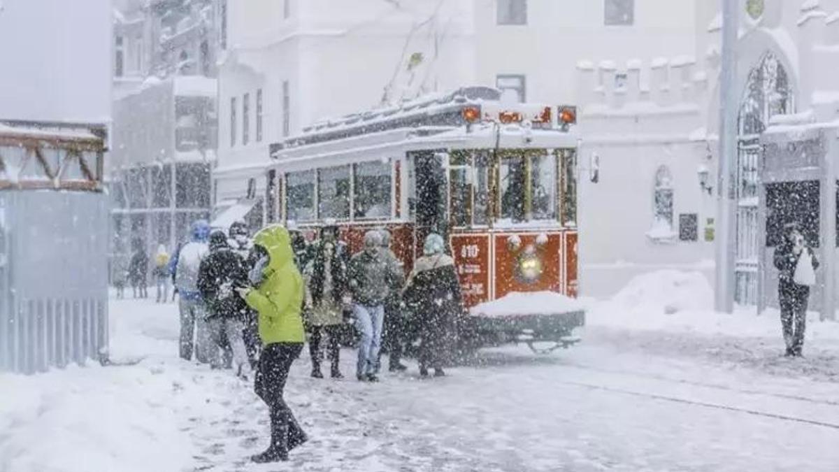 İSTANBUL'A NE ZAMAN KAR GELİYOR? Bu Kış İstanbul'da Kar Yağacak Mı? Ne Zaman Yağacak?