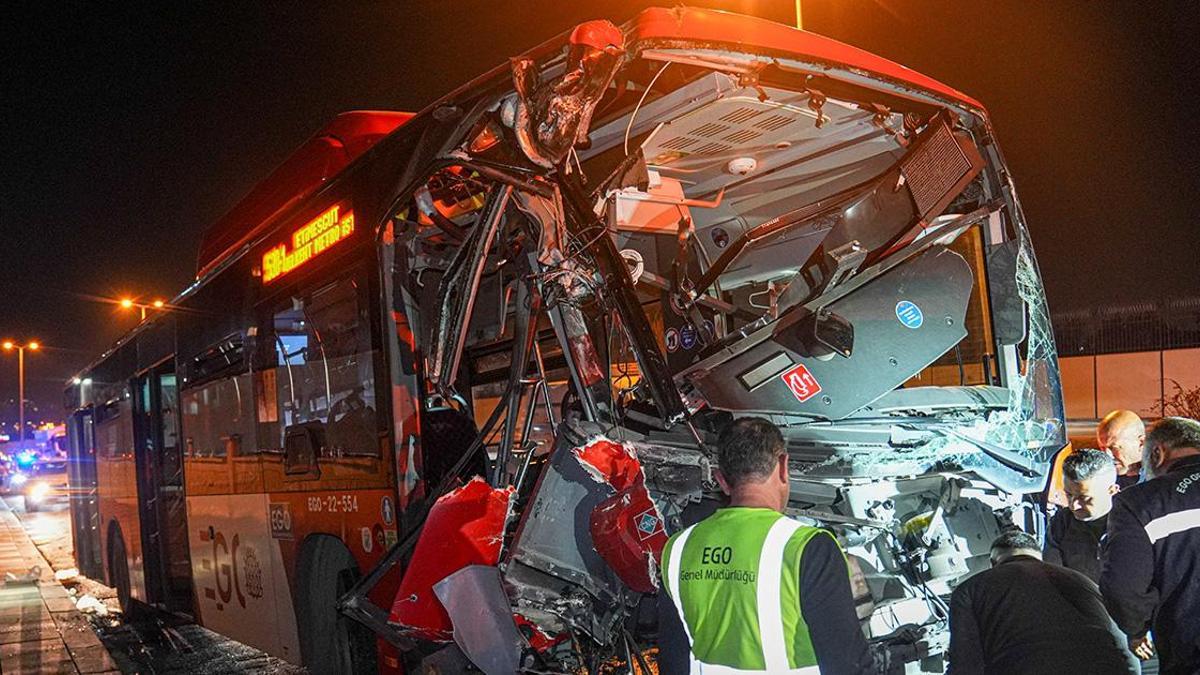 Ankara'da feci kaza! EGO otobüsü üst geçide çarptı: 24 yaralı